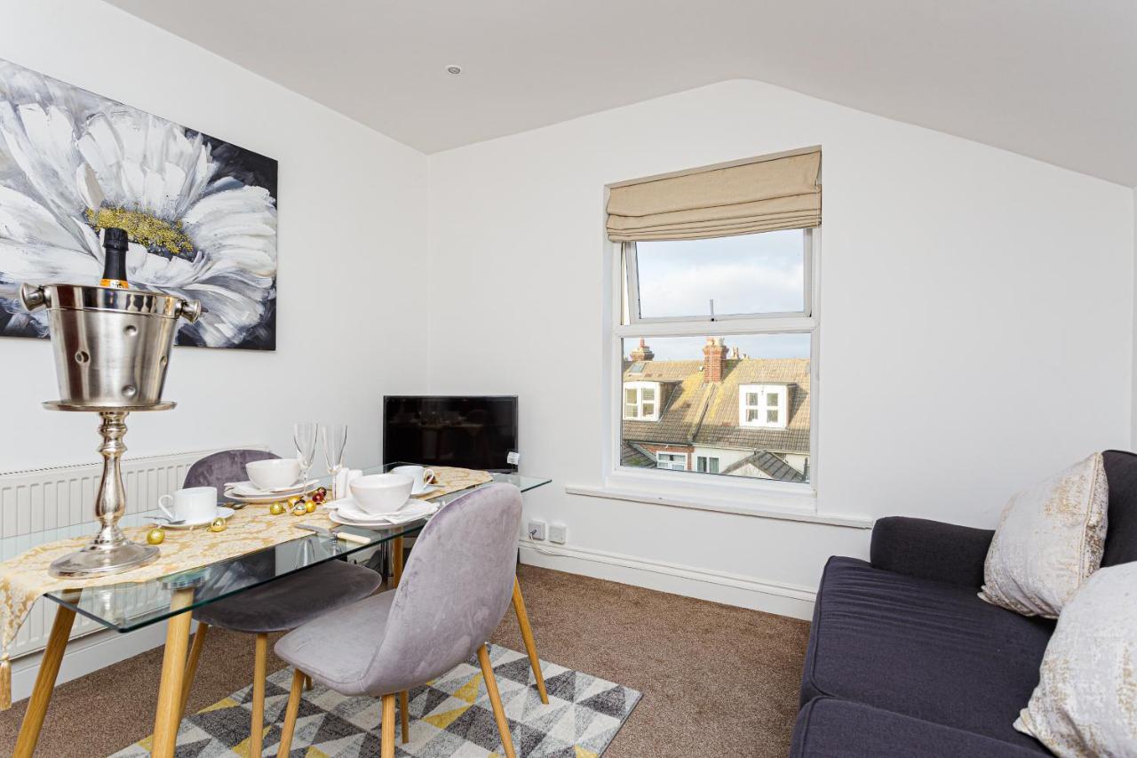 Luxury Granada Apartments - 1 & 2 Bed Flats W Free Parking Perfect For Contractors, Students Near The Beach Portsmouth Exterior foto